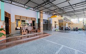RedDoorz Syariah near Alun-Alun Bojonegoro